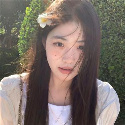 想踢沉迷男的女人