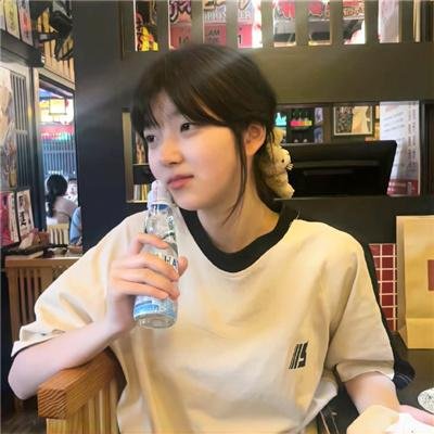 带剑女孩